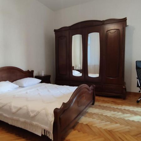 Flat in the city center Odesa Exterior photo
